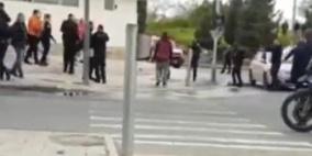 فيديو يكشف زيف مزاعم الاحتلال بتنفيذ شاب لعملية الطعن بالقدس
