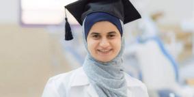 وفاة طبيبة شابة من غزة ساجدة خلال صلاة الفجر
