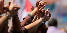 50 معتقلا يواصلون إضرابهم عن الطعام