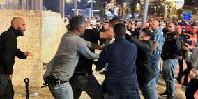 بالفيديو: الاحتلال يعتقل أربعة شبان من منطقة باب العمود في القدس