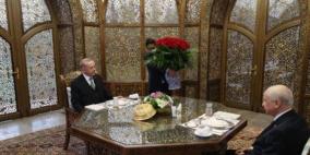 سر 99 وردة حمراء أهديت لأردوغان على مائدة الإفطار
