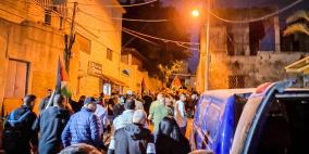 جماهير غفيرة تشيع جثمان والدة عميد الأسرى كريم يونس
