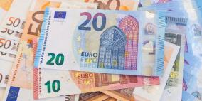 اليورو يتراجع إلى أدنى مستوى له منذ 5 سنوات مقابل الدولار