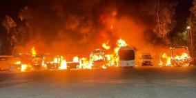 بحث عن مشتبهين إثر حريق في 8 حافلات بكريات شمونة