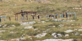 مستوطنون يشرعون ببناء معرش في خربة الفارسية بالأغوار الشمالية