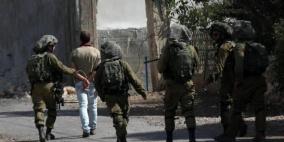 الاحتلال يعتقل ثلاثة مقدسيين ويستدعي شقيقين