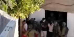 بالفيديو: إصابة شاب برصاص الاحتلال واعتقال 4 آخرين في جنين