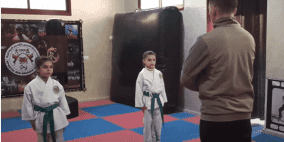 رغم صغر السن.. الطفلتان يسرى وبتول مطر تحققان بطولات في رياضة الكاراتيه في غزة