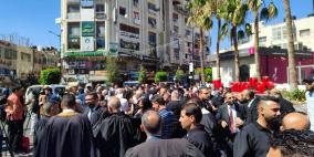 خلال مسيرة حاشدة.. المحامون يسلمون الرئيس رسالة تطالب بتعليق إنفاذ قرارات بقوانين