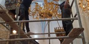 بعد عامين من رفض الاحتلال.. تركيب ثريات داخل الحرم الإبراهيمي بالخليل