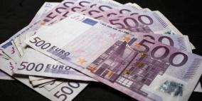 لاول مرة منذ 20 عاماً اليورو ينهار ويعادل الدولار