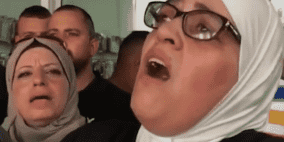 شاهد: والدة النابلسي تنعيه بعبارات الصبر والزغاريد 