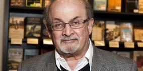 حقيقة وفاة سلمان رشدي الروائي البريطاني .. ما قصة رواية آيات شيطانية ؟