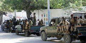 مقتل 12 شخصا في تفجير فندق وحصاره بالعاصمة الصومالية