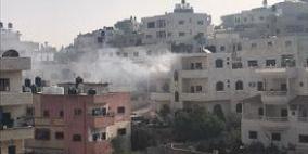 الاحتلال يصيب أربعة شبان ويعتقل ثلاثة آخرين بعد محاصرة منزل في روجيب