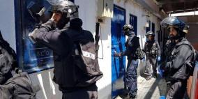 وحدات القمع تقتحم قسم المعتقلين في سجن "هداريم"