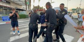 شرطة الاحتلال تقمع وقفة مساندة للأسير عواودة أمام المشفى الذي يقبع فيه