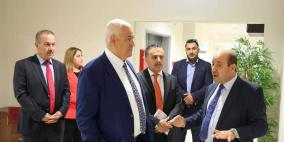 وزير الداخلية يزور المدرسة الوطنية الفلسطينية للإدارة