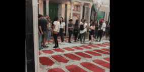 عشرات المستوطنين يقتحمون الحرم الإبراهيمي بلباس فاضح