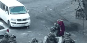 بالفيديو: الاحتلال يصيب شابا بالرصاص ويعتقل فتاة في الخليل
