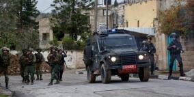 قوات الاحتلال تغلق عدة طرق في نابلس والخليل وقلقيلية