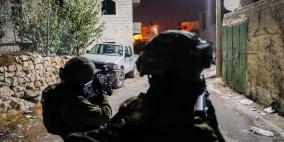 اشتباكات مسلحة في نابلس فجراً وحملة اعتقالات في الضفة والقدس
