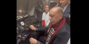 شاهد: أردوغان يقود قطارا ويغني مع الأطفال داخل قمرة القيادة
