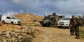 الاحتلال يستولي على غرفتين زراعيتين وآثار ويجرف أراضي شمال رام الله