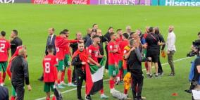منتخب المغرب يحتفل بـ"علم فلسطين"