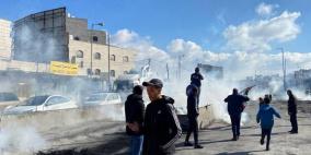 الاحتلال يقمع "مسيرة الخلود" المطالبة باسترداد جثامين الشهداء عند حاجز قلنديا