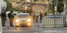 قوات الاحتلال تغلق البوابة الحديدية على مدخل اللبن الشرقية