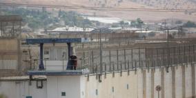 الاحتلال يقتحم قسم 10 بسجن النقب وينقل الأسير ماهر يونس 
