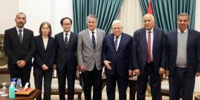 الرئيس عباس يستقبل رئيس الاتحاد الياباني لكرة القدم