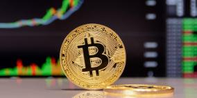 عملة بتكوين تقترب من مستوى 100 ألف دولار