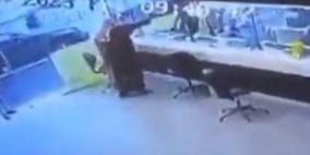 بالفيديو: محاولة سطو "غبية" لمحل صرافة بالأردن