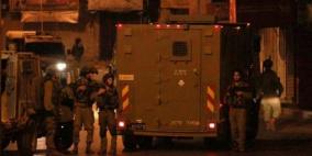 الاحتلال يعتقل شابين على حواجز عسكرية في القدس ونابلس