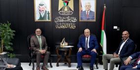 وزير الداخلية يبحث مع ممثل كندا لدى فلسطين سبل تعزيز التعاون