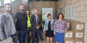 "كهرباء القدس" تلتقي رئيسة الاتحاد النسائي العربي وتواصل توزيع طرودها الغذائية