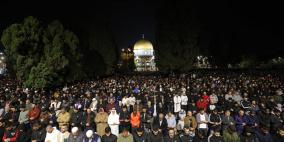 شاهد: 200 ألف مصل يؤدون العشاء والتراويح في المسجد الأقصى