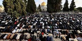 120 ألفا يؤدون صلاة عيد الفطر في باحات الأقصى