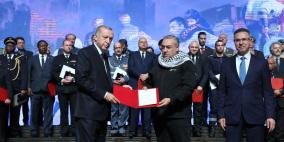 الرئيس التركي يكرم فلسطين ويمنح فريقها وسام الجمهورية