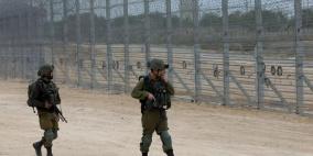 الاحتلال يعتقل شابين على حدود قطاع غزة