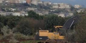 مستوطنون يجرفون أراضي الفلسطينيين في برقة شمال نابلس