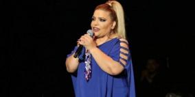 شاهد: سقوط فنانة تركية عن المسرح والسبب حارسها الشخصي!