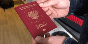 "تحت الضغط".. تسليم 1.5 مليون جواز سفر روسي لأوكرانيين