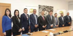 "كهرباء القدس" والبنك العربي يوقعان اتفاقية تطوير خدمات الدفع الالكترونية