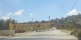 الاحتلال يغلق البوابة الحديدية على مدخل اللبن الشرقية