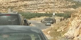 قوات الاحتلال تعيد إغلاق مدخلي قرية المغير