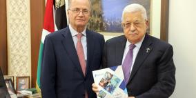 الرئيس عباس يتسلم التقرير السنوي لصندوق الاستثمار الفلسطيني 2022