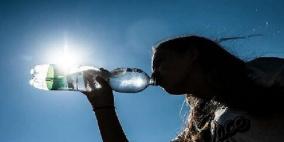 هل يجب شرب لترين من الماء يوميا في الصيف؟